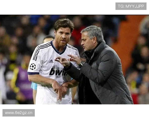 哈塞尔巴因克怒批穆帅伪善本菲卡中心黑人球员